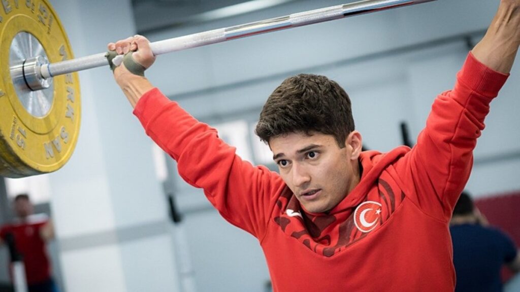 Muhammed Furkan Özbek rekor kırarak Avrupa şampiyonu oldu!