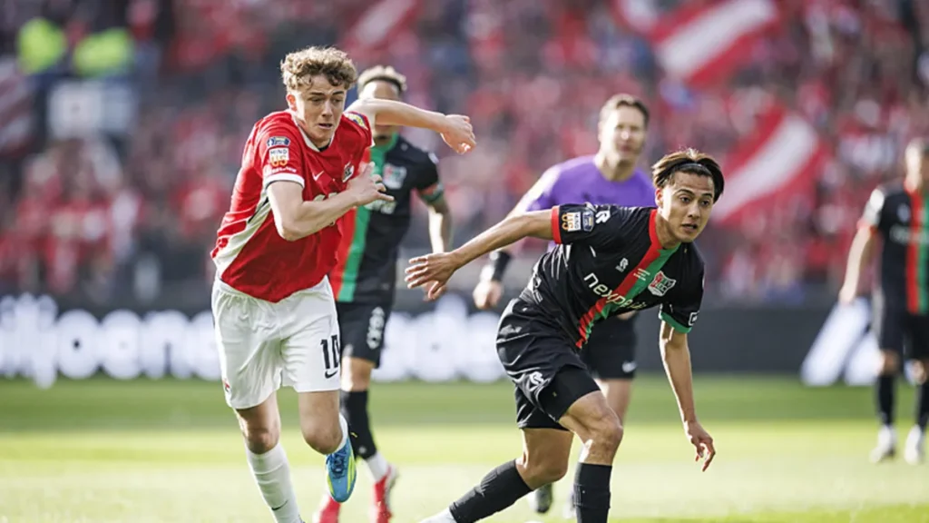 Hollanda’da hakem maçı bıraktı, telefonla konuştu!