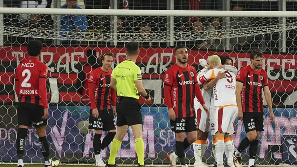 VAR kayıtları yayınlandı! İşte Fenerbahçe ve Galatasaray maçlarının hakem konuşmaları