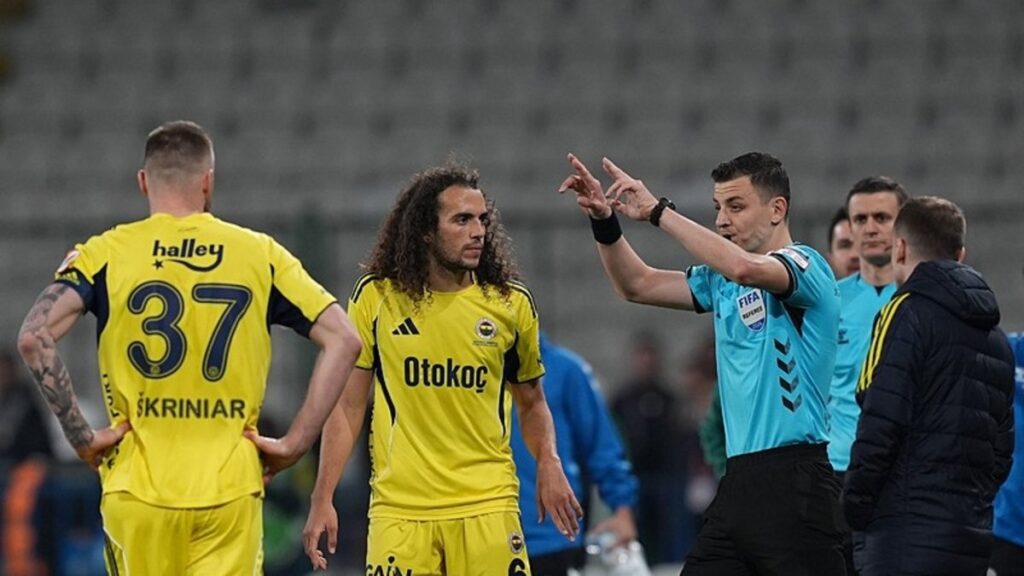 Fenerbahçe’nin iki oyuncusu Ziraat Türkiye Kupası’nda yenilgi sonrası tartışmaya başladı!