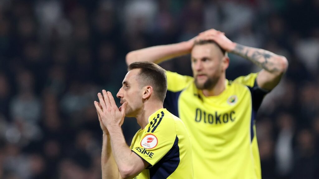 Usta yazarlardan flaş hakem eleştirisi! “Bu pozisyona VAR karışamaz!”