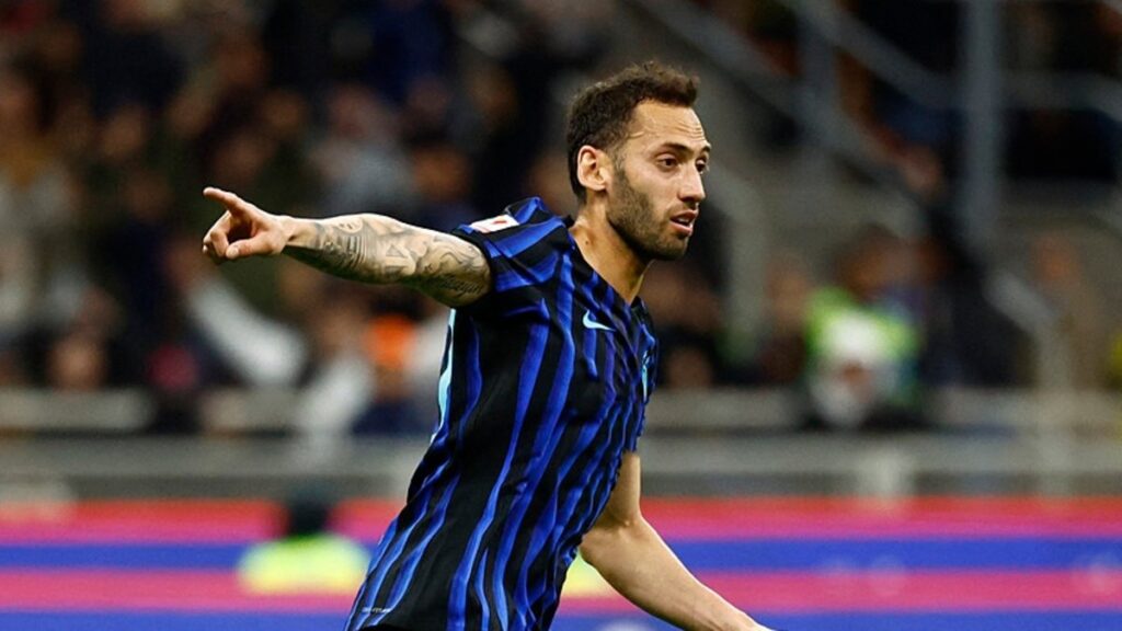 Hakan Çalhanoğlu geleceğiyle ilgili kararını verdi! Galatasaray’a geleceği iddia ediliyordu