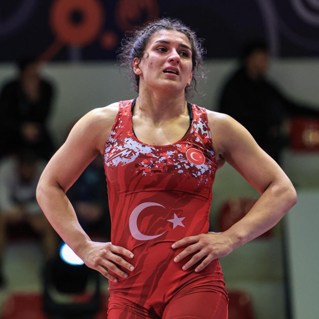 Evin ve Nesrin finale yükseldi!