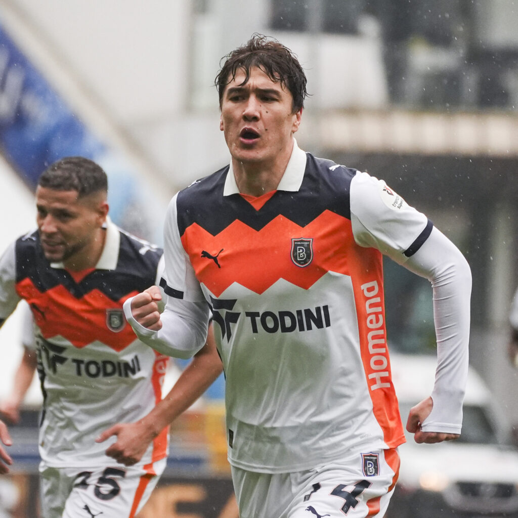 Başakşehir’de Shomurodov gelişmesi!