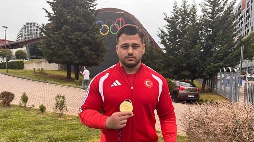 Rekortmen güreşçimiz Rıza Kayaalp yurda döndü!