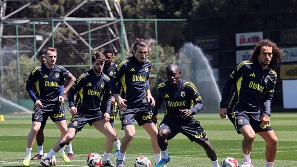 Fenerbahçe TÜMOSAN Konyaspor maçı kamp kadrosunu açıkladı!