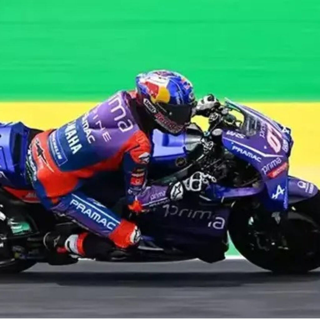 Razgatlıoğlu, kaza geçirerek yarış dışı kaldı!