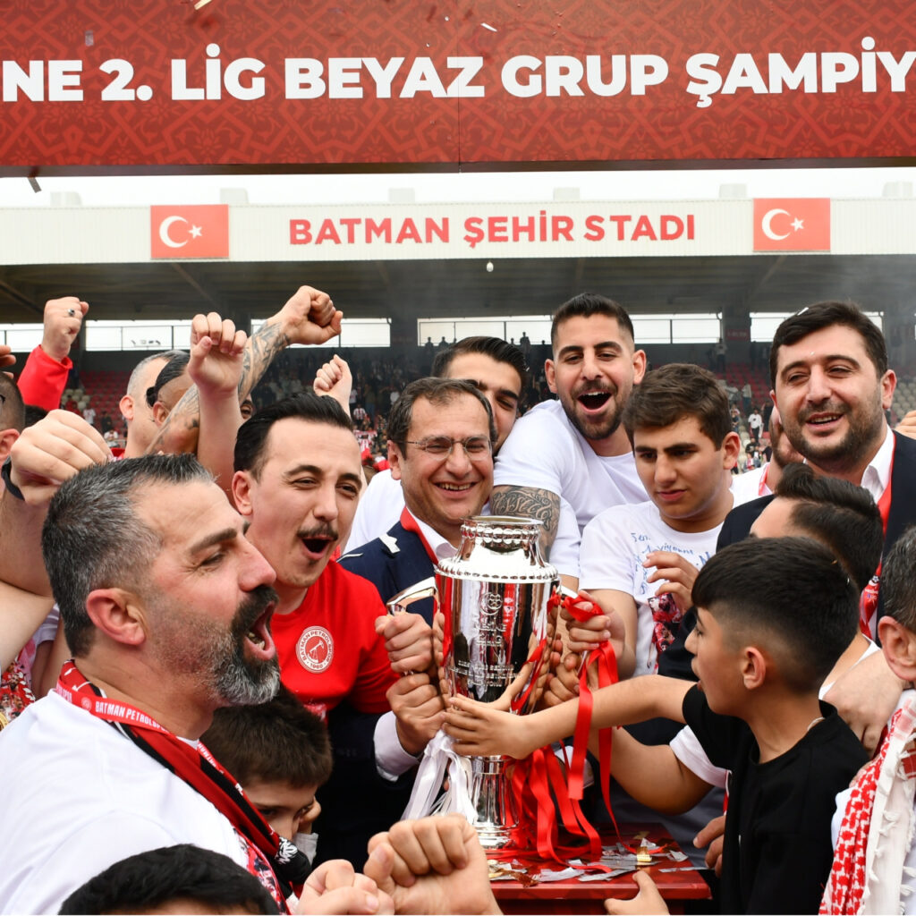 1.Lig’e yükselen Batman Petrolspor, kupasını aldı!