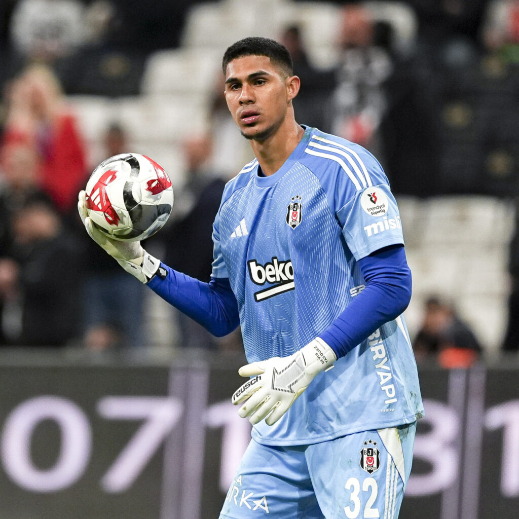 “Beşiktaş formasını giyme onuruna sahip oldum”