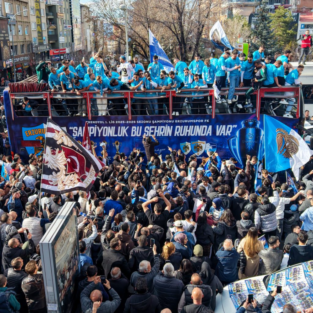 Erzurumspor FK’dan şampiyonluk turu!