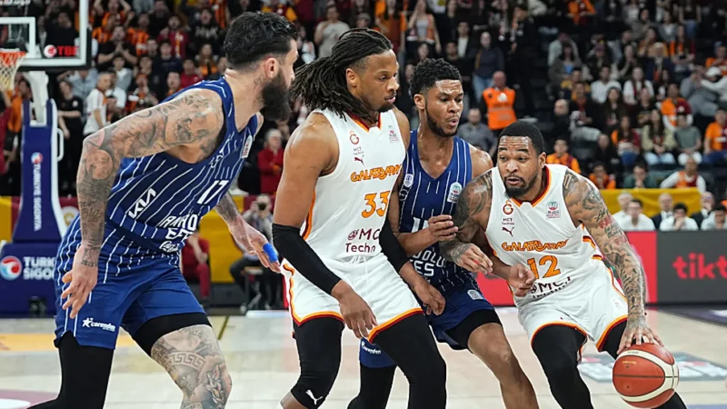 Anadolu Efes, Galatasaray MCT Technic deplasmanında galip!