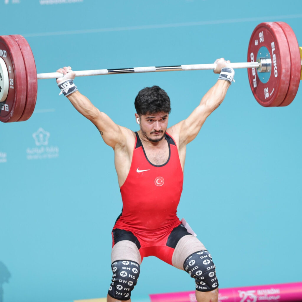 Milli halterci Avrupa rekoruyla şampiyon!