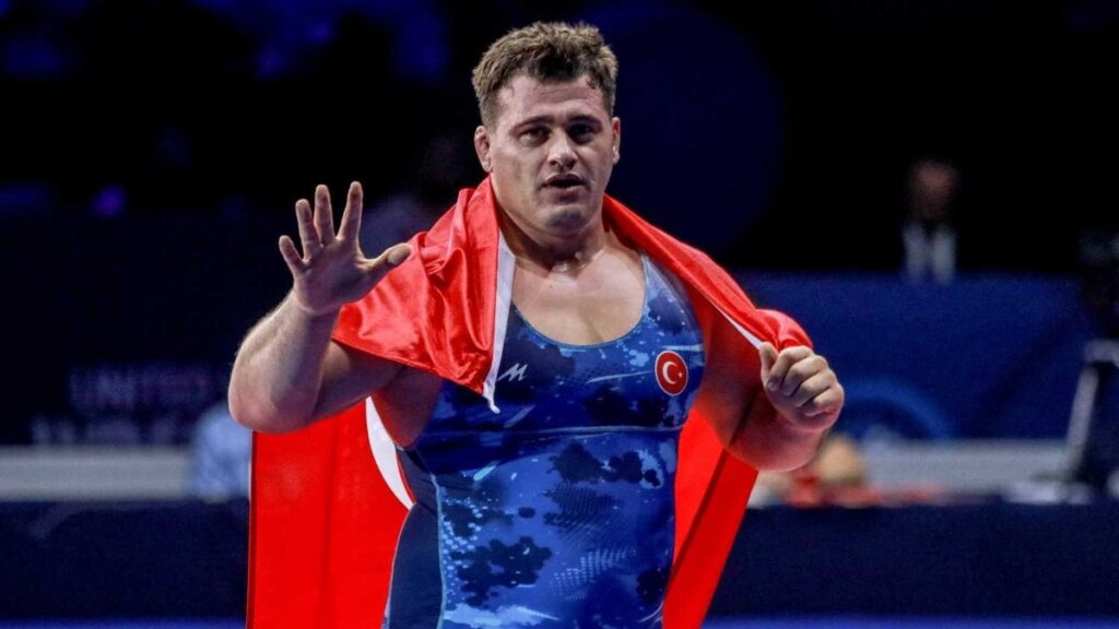 Rıza Kayaalp finalde! Rakibi skandal hareket sonrası diskalifiye oldu