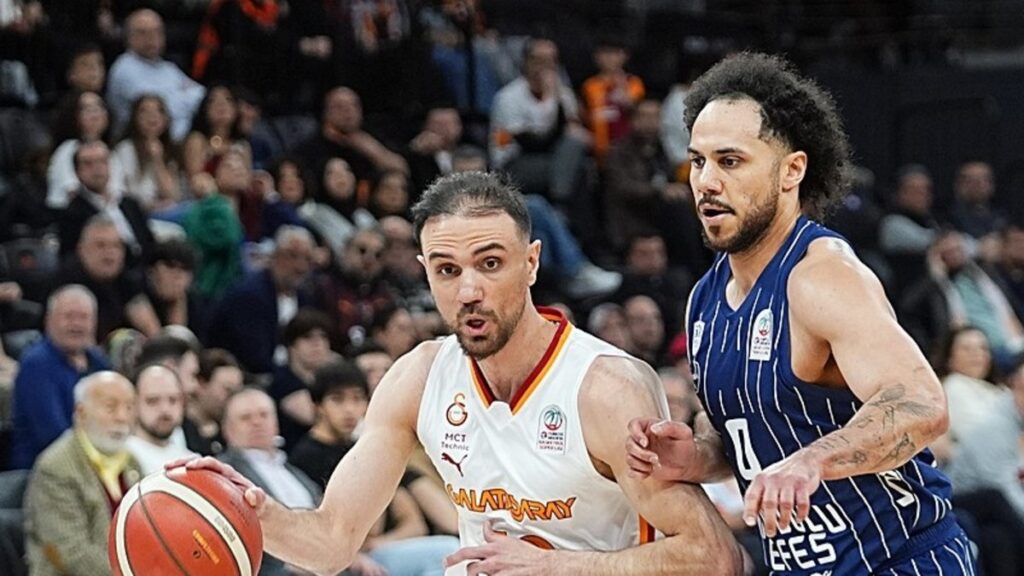 Anadolu Efes, Galatasaray MCT Technic’i deplasmanda mağlup etti!