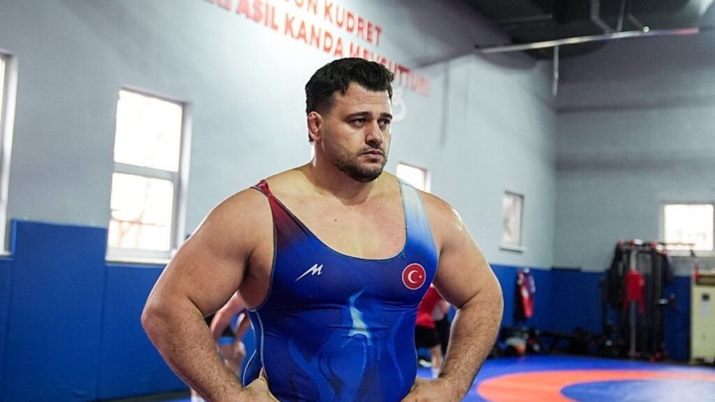 Rıza Kayaalp, Ermeni rakibini 78’inci saniyede tuş etti!