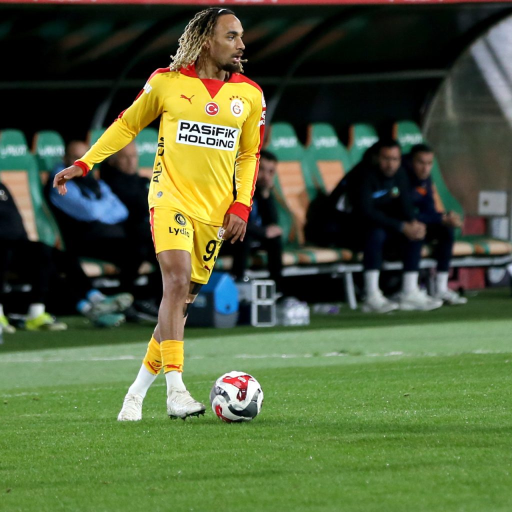 Galatasaray’dan Sacha Boey kararı!