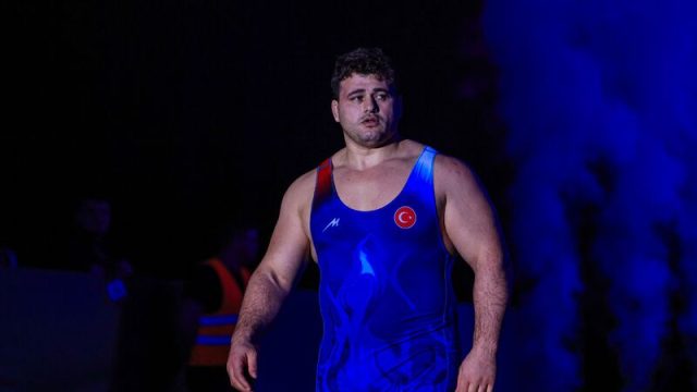 Rıza Kayaalp çeyrek finalde veda etti