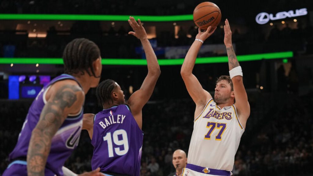 Doncic’in 52 sayı attığı maçta Lakers kazandı!